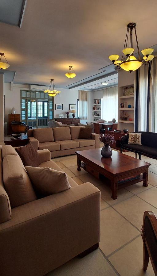 Thealia Apartment Karefiliana Exterior photo