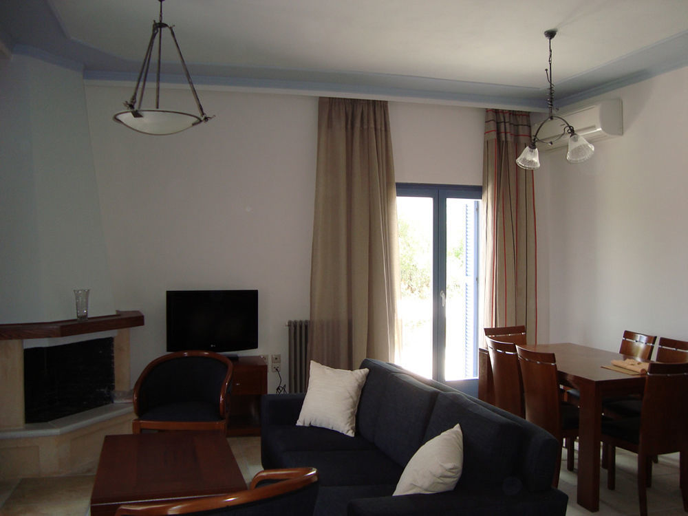 Thealia Apartment Karefiliana Exterior photo